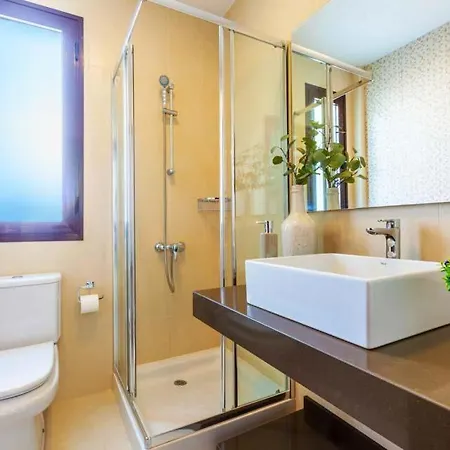 Playa Blanca Sleeps 6 Pool Air Con Wifi Villa Playa Blanca (Lanzarote)