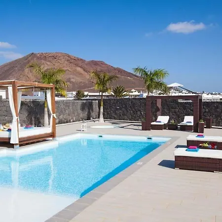 Playa Blanca Sleeps 6 Pool Air Con Wifi
